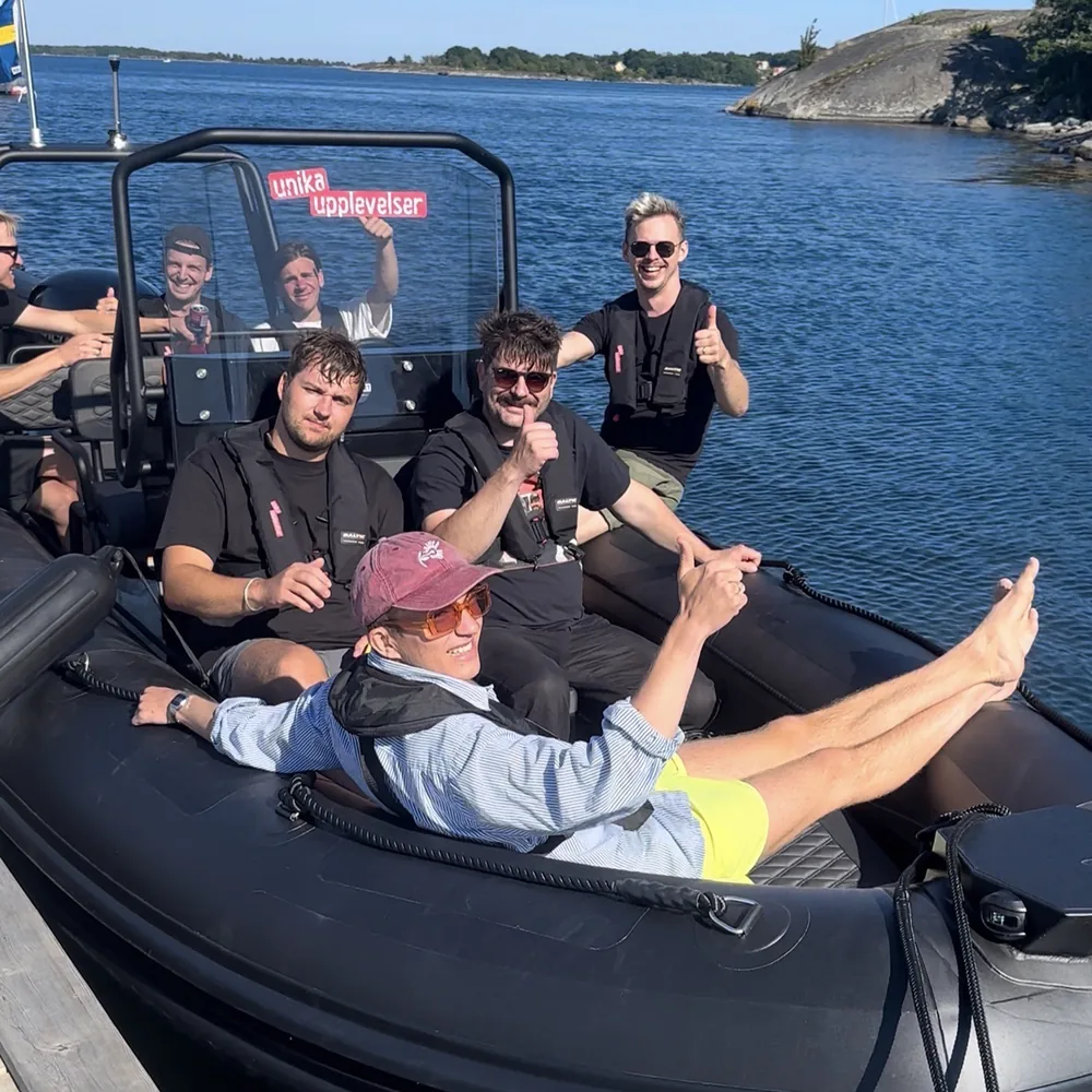 Victor Leksells band på RIB-tur med Unika Upplevelser